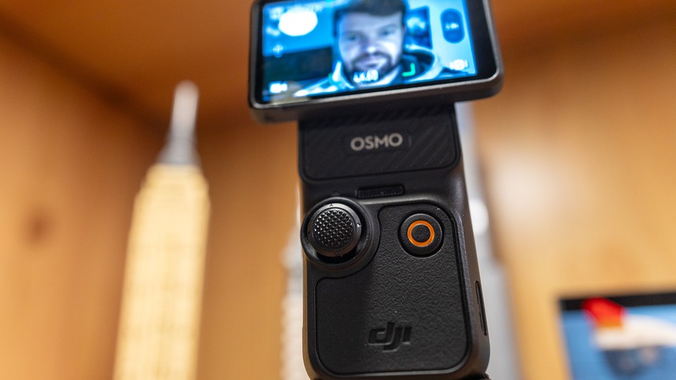 DJI Osmo Pocket 3 only has two buttons and that's more than enough.