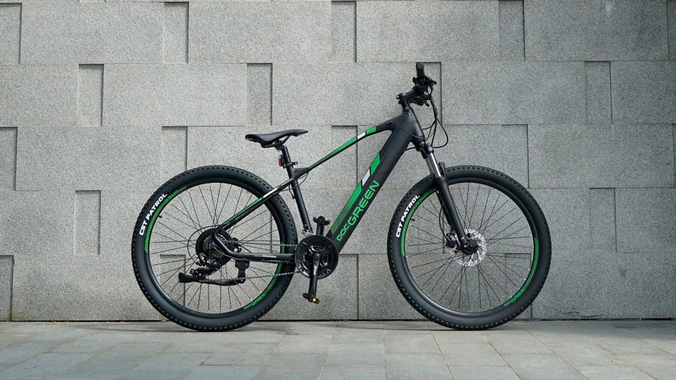 The e-bike's battery is integrated into the frame for the best weight distribution and stability.
