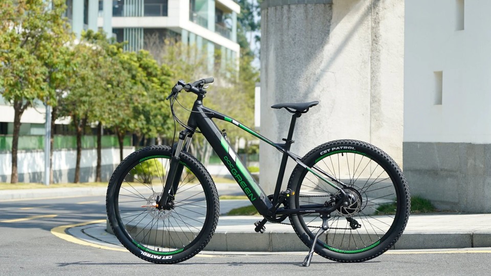 Suitable for both the trail and the street: This e-mountain bike is StVZO compliant.
