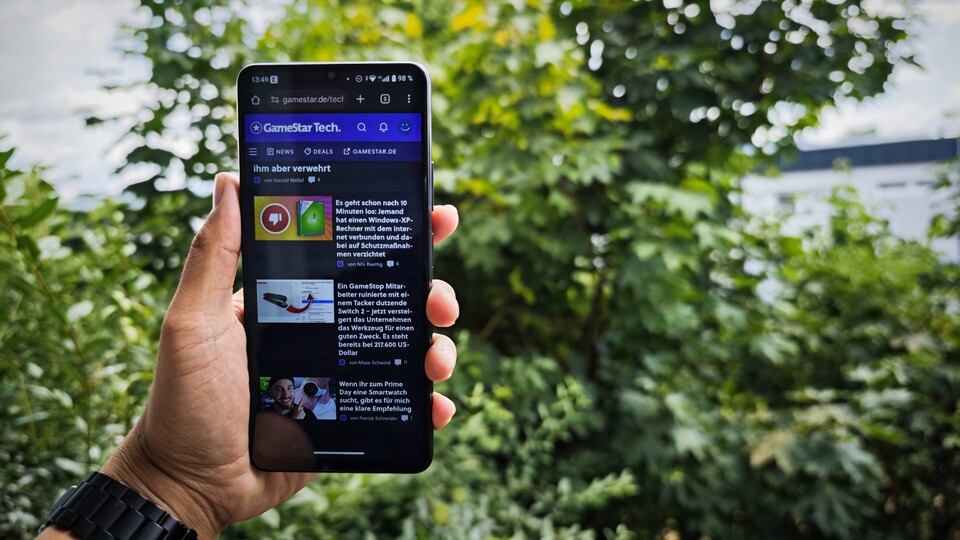 Der Bildschirm war nicht sehr hell und einzelne Pixel sind sichtbar. Mich hat es aber gefreut, dass es 120 Hz unterstützt. Bei den iPhones gibt es das nur mit den Pro-Geräten. (Bildquelle: Duy Linh DinhGameStar Tech)
