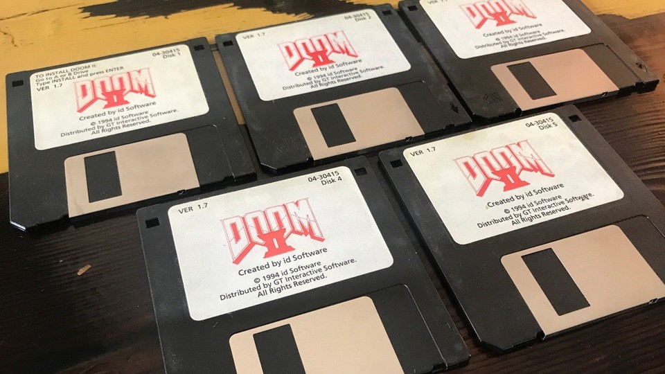 23 Jahre alte Doom 2 Disketten gingen für über 3.000 Dollar auf Ebay weg. (Bild: John Romero)
