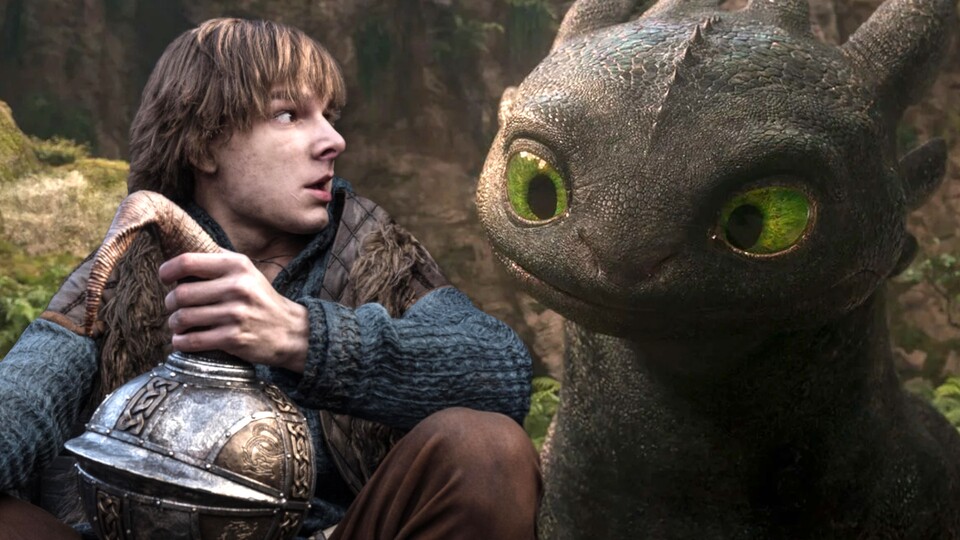 Am Anfang hat Hicks ganz schön Respekt vor dem Nachtschatten Ohnezahn. Bildquelle: Universal Studios