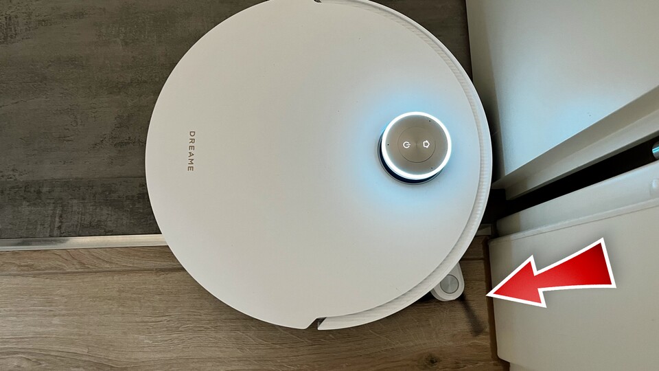 Der L50 Pro Ultra kann seine Seitenbürste ausfahren und somit Ecken noch gründlicher reinigen.