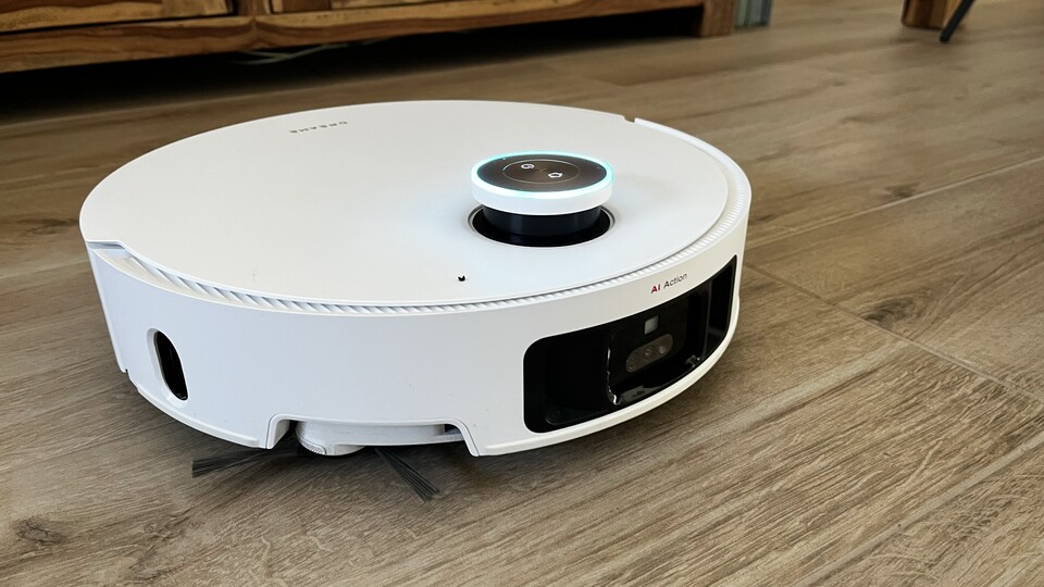 Der Roboter sieht dank Metalloberfläche und LED-Ring am Laserturm ebenfalls sehr schick aus.