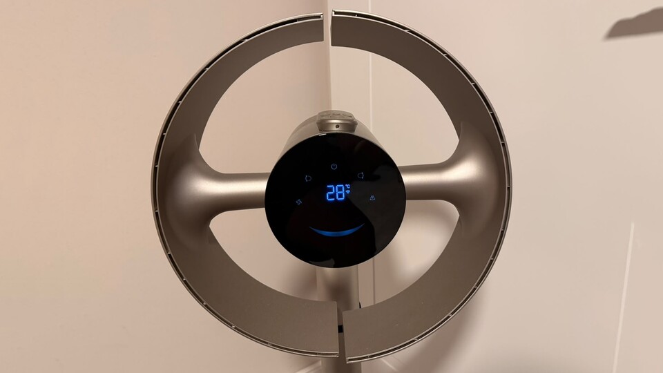Der Ventilator lässt sich nicht nur nach link und rechts drehen, sondern auch nach oben und unten. Ihr könnt es in der App so einstellen wir ihr wollt.