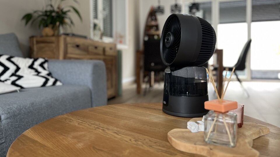 Der Nebelventilator von Dreo ist kompakt und er sieht nicht wie die typischen Ventilatoren aus, die schon nach Billig-Plastik schniefen.