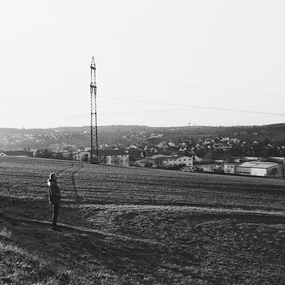 In diesem quadratischen Foto habe ich den Menschen im unteren Viertel auf der linken Seite platziert, damit sein Blick nach rechts Raum hat. (Bildquelle: Duy Linh DinhGameStar Tech)