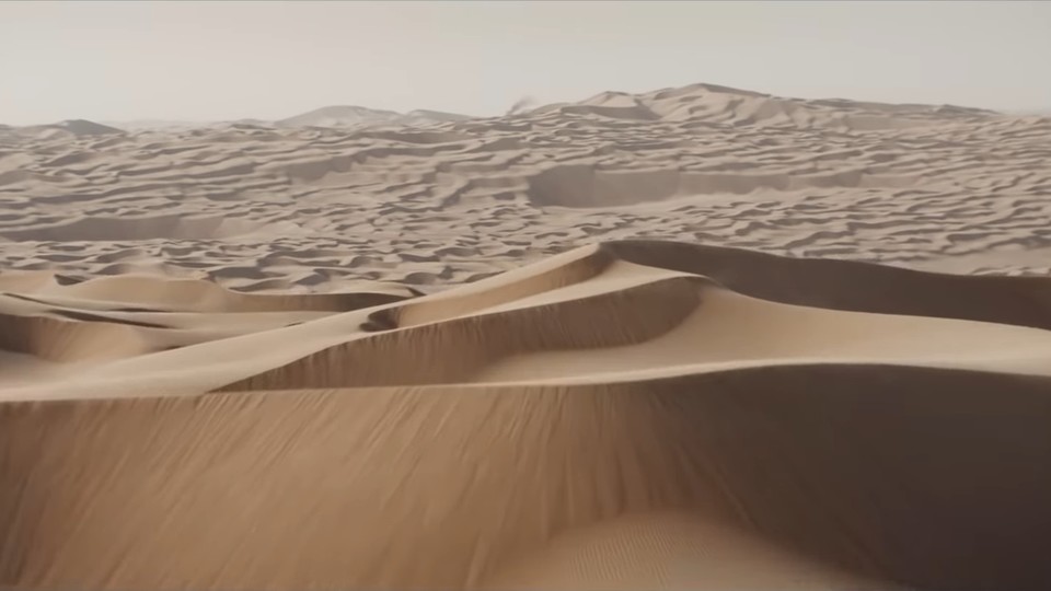 Die ikonischen Sandwürmer des Wüstenplaneten Arrakis, Dune genannt, verspäten sich. (Bildquelle Youtube/Warner Bros. Pictures)