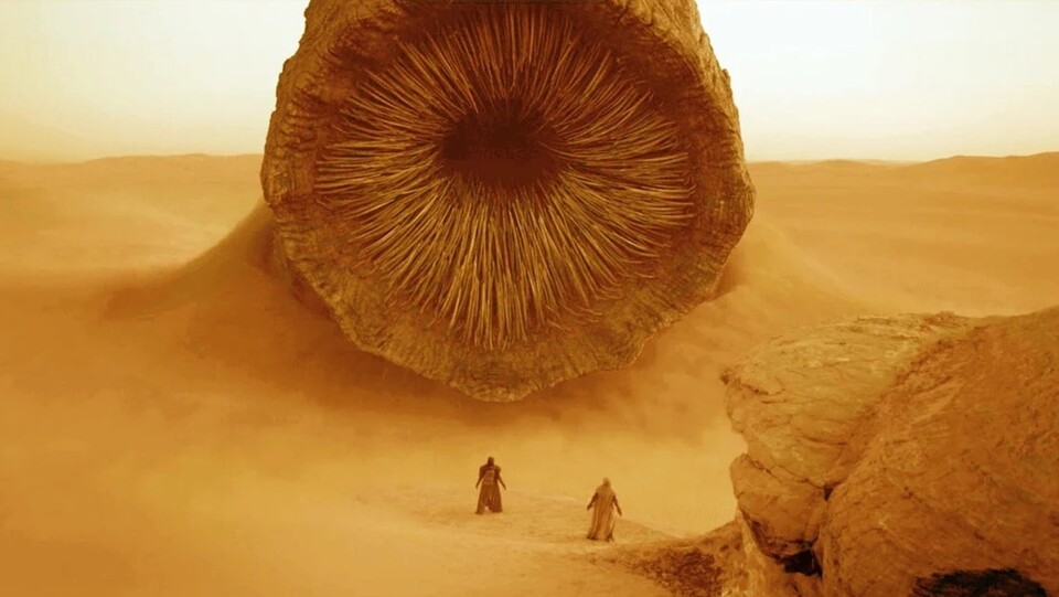 Ja, Dune: Part Two geizt auch nicht mit den dicken Sandwürmern von Arrakis. Bildquelle: Warner Bros.