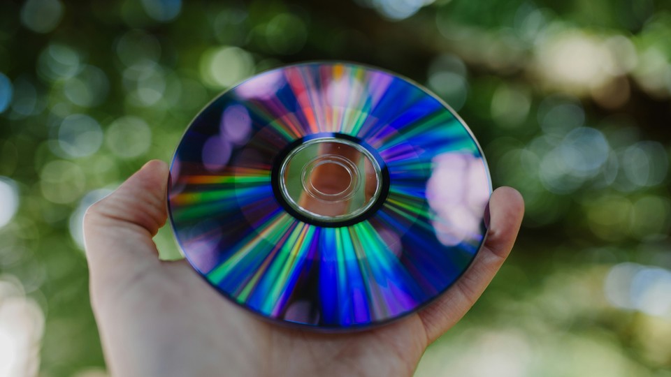 Optische Medien haben in vielen Bereichen ausgedient, doch Forscher arbeiten an einer neuen Massenspeicher-Disk. (Bildquelle: UnsplashPhil Hearing)