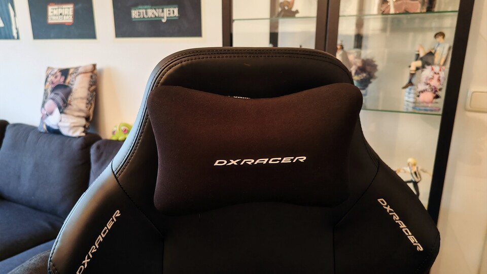 Das Kissen ist schön weich. Unterschied zu Secretlab: Es besitzt keinen Memory Foam. (Bildquelle: Maxe S., GameStar)