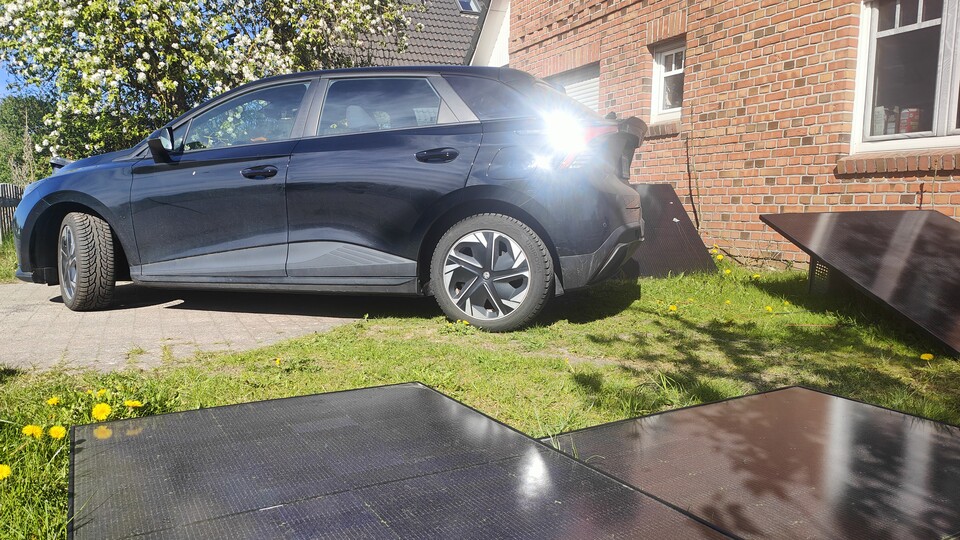 Günstiges Elektroauto, günstige Solarmodule und ein auch anderweitig nützlicher Akku - so einfach ist es, ein wenig unabhängiger von Energieanbietern zu sein.