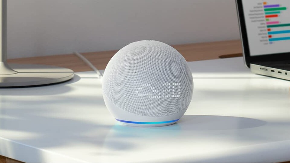 Der neue Echo Dot der 5. Generation kommt nun auch mit einem besserem Klang, einen Temperatursensor als auch einem Display.