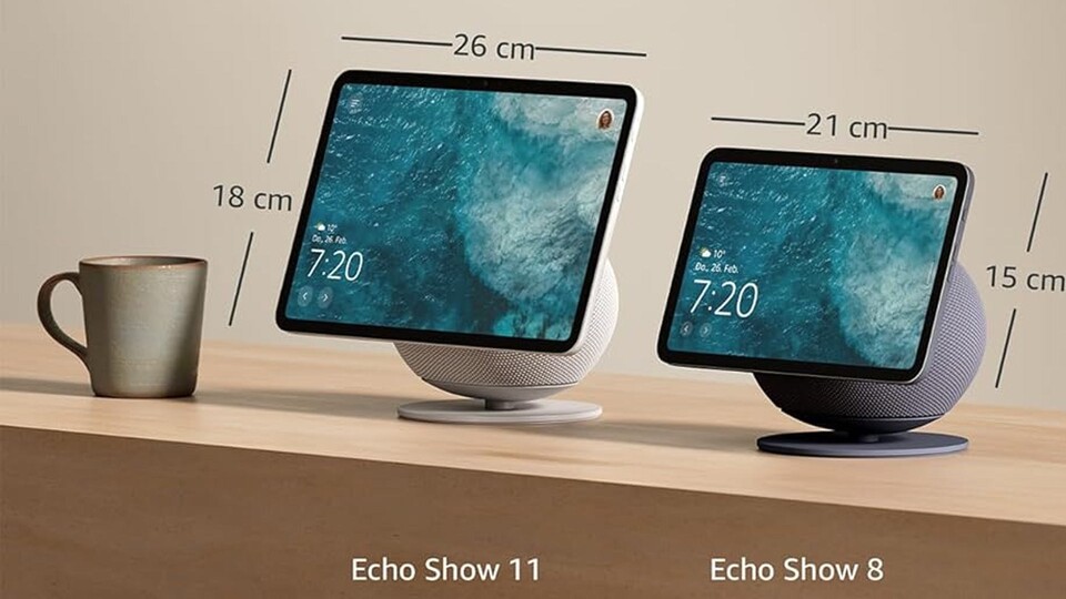 Der neue Echo Show 11 ist deutlich größer als die 8er-Version aber immer noch kompakt genug, um euer Setup optimal zu ergänzen.