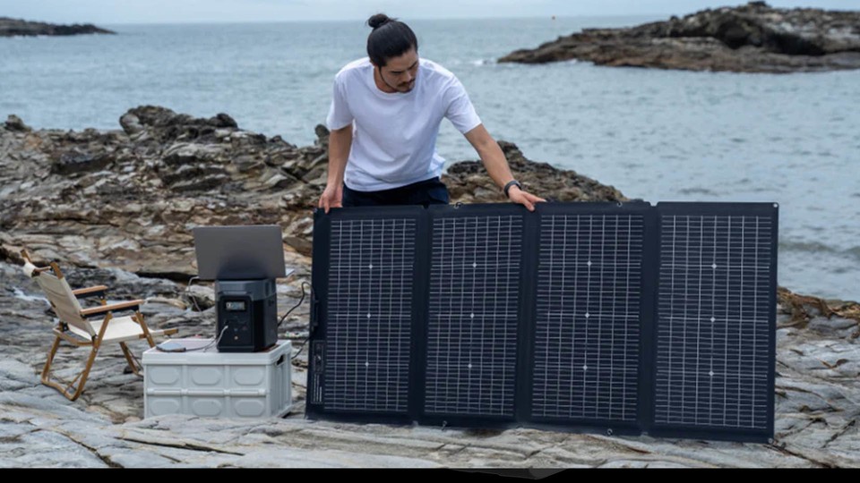 Can also be used and charged with an extra solar module: You can really work from anywhere!