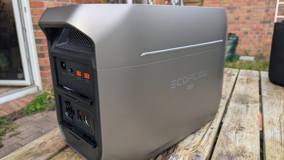 Mit 22 Kilogramm kein absolutes Leichtgewicht lässt sich die Delta 3 Max Plus dank der stabilen Tragegriffe aber trotzdem erstaunlich gut transportieren.