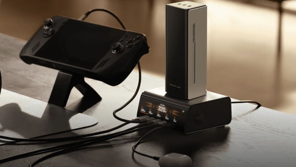 Zusammen sind sie doppelt mächtig: Die Ladestation drückt 320 Watt in die Powerbank und lädt nebenbei noch Smartphones.