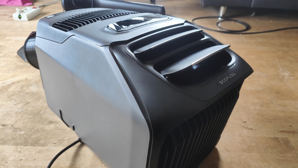 Vergleichen mit günstigen mobilen Baumarkt-Klimageräten ist die Ecoflow Wave 3 angenehm klein und mit 15,6 kg auch transportabel. Weitere 10 kg würde allerdings der optionale Akku draufschlagen.