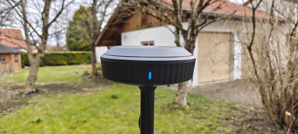 RTK-Modelle haben in der Regel eine Antenne, die das GPS-Signal mit dem des Mähers abgleicht.