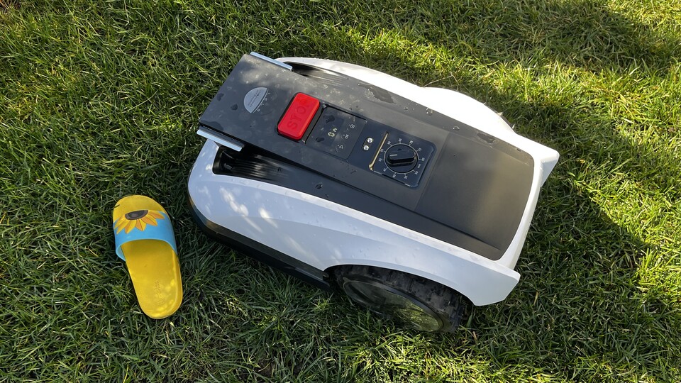 Badelatsch liegen gelassen? Keine Sorge – auch den erkennt der Roboter dank seines Stoßfängers.