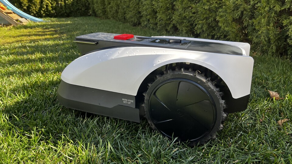 Der Ecovacs GOAT O800 RTK im Alltags-Test: Wie gut schlägt sich der Mähroboter ohne Begrenzungskabel?