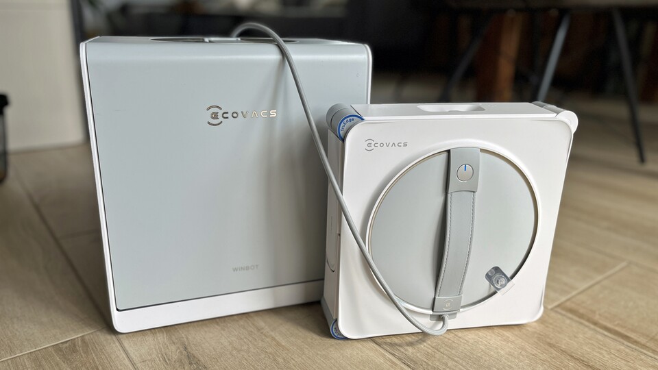 Roboter und Station sehen schick aus und sind hochwertig verarbeitet.