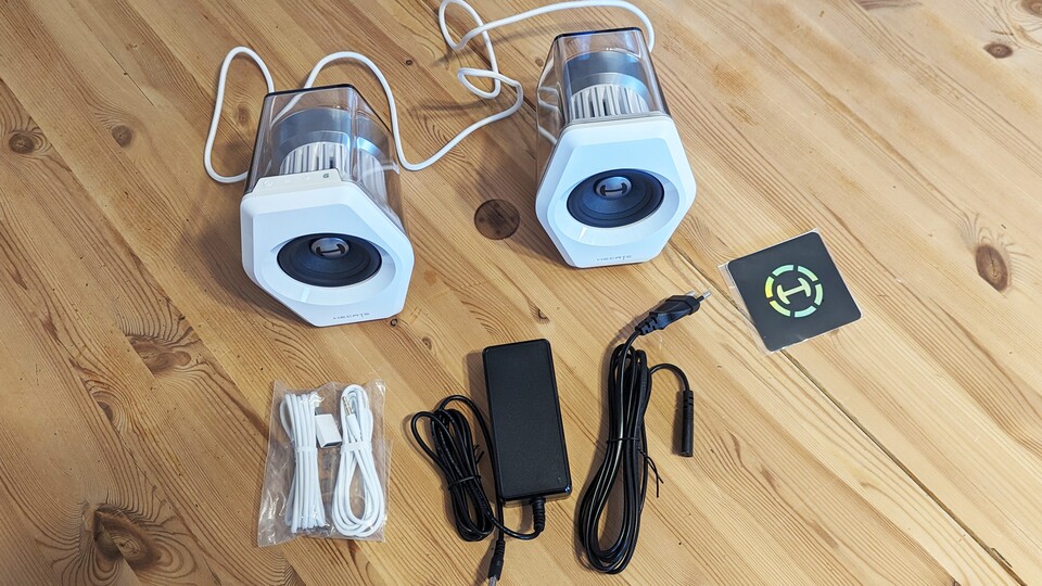 Ihr könnt die Lautsprecher via Bluetooth, USB oder AUX verwenden.