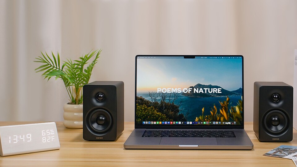 Dank hochauflösender Übertragung per Bluetooth 5.3 bleibt euer Schreibtisch aufgeräumt und nahezu kabelfrei.