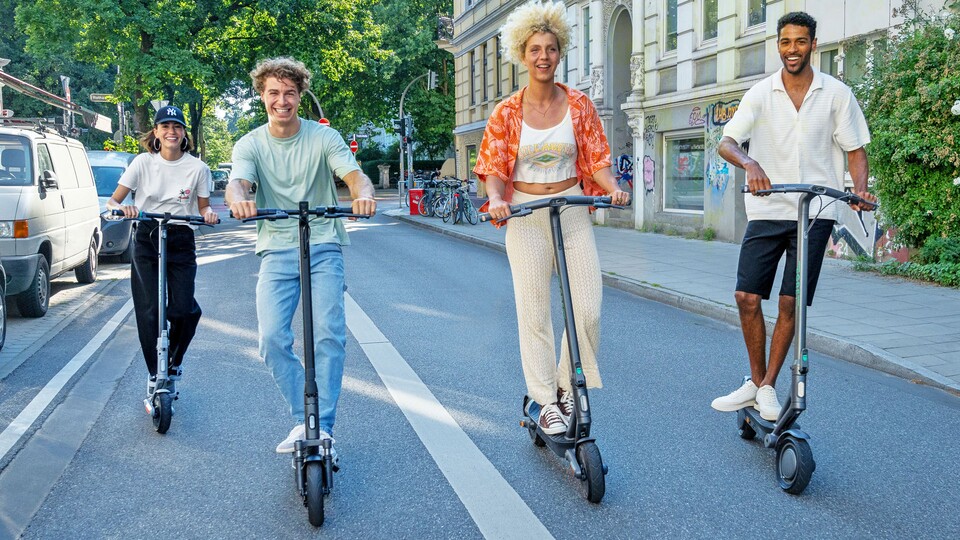 Zu den vorherigen Modellen gesellen sich noch der Ey! 3 (1. v.l.) und der Ey! 6 (2. v.l.).