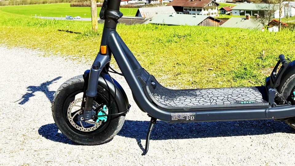 Große Luftreifen und ein breites Trittbrett verleihen dem Egret GT 20 Ah ein komfortables Fahrtgefühl, das seinesgleichen sucht.