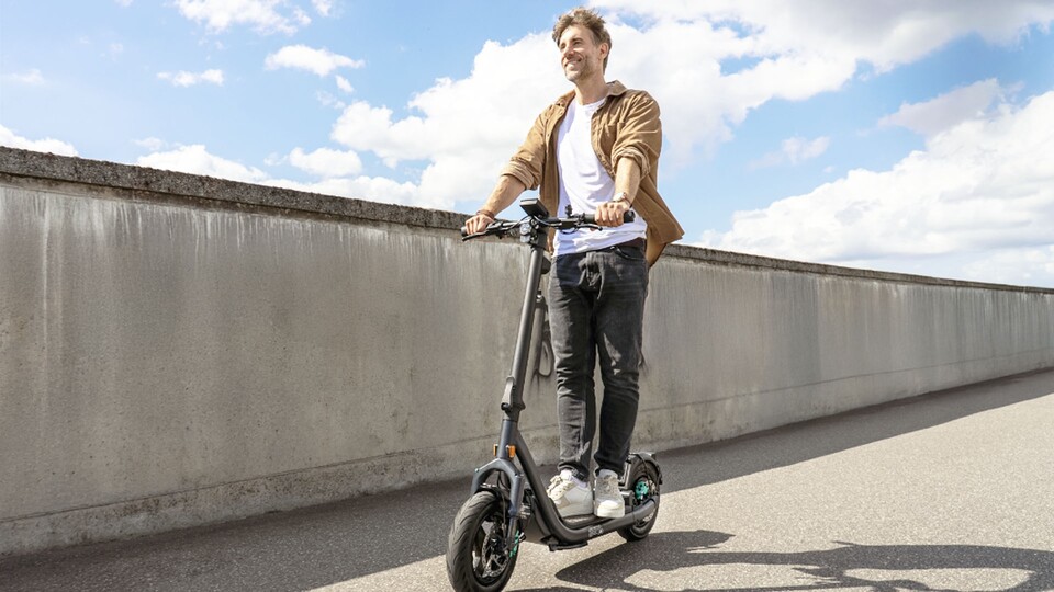 Auch ein E-Scooter-Flagschiff wie der GT 20 Ah muss sich bei der Höchstgeschwindigkeit an die 20 kmh Grenze halten, um eine Zulassung für den deutschen Straßenverkehr zu bekommen.