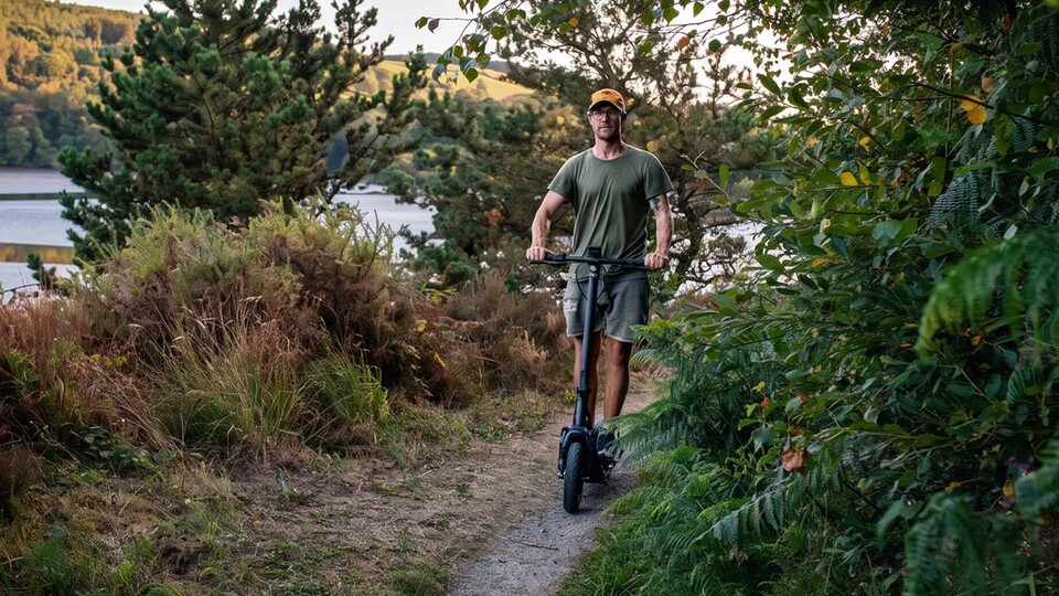 Bis zu 55 Kilometer Reichweite machen den Egret X core auch für längere Fahrten in der Natur interessant.