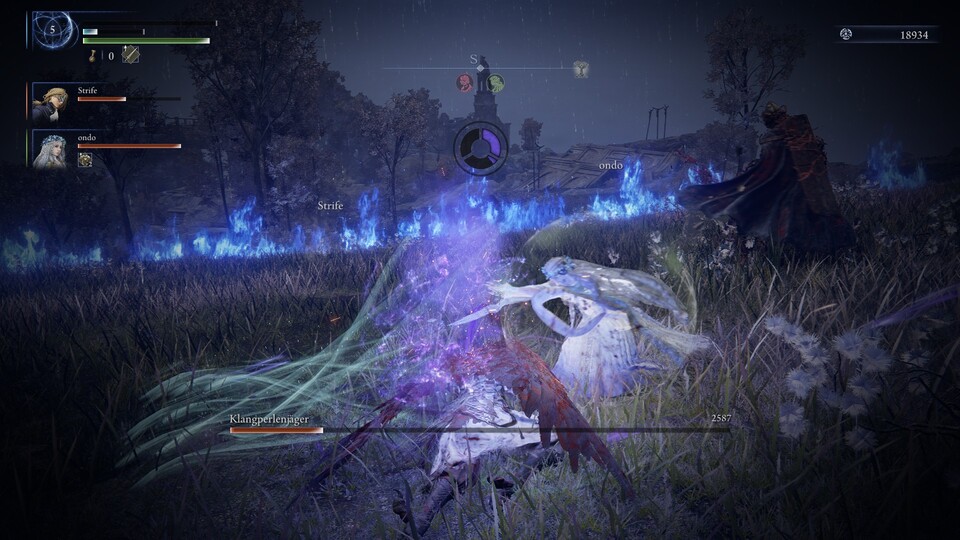 Spielt ihr im Multiplayer könnt ihr euch während Bosskämpfen gegenseitig wiederbeleben - zumindest bis alle drei gleichzeitig umfallen, dann ist der Kampf gelaufen.
