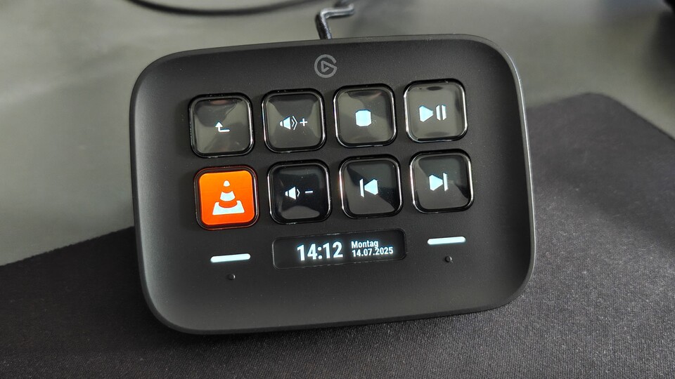 With the multimedia buttons, I always have full control over my YouTube videos, streams and my music-no matter which other windows may be open.