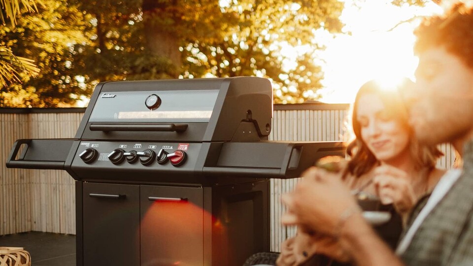 Enders Gasgrill supergünstig: Die Grills waren bei ALDI echte Verkaufsschlager - jetzt gibt es dei Top-Version bei Amazon ebenso günstig!