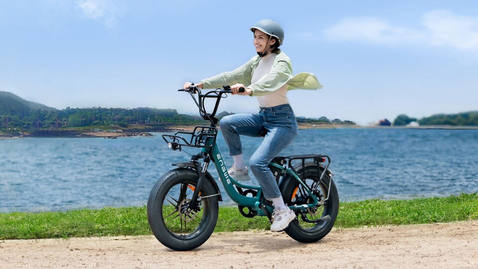 Egal ob eine längere Fahrradtour ins Grüne oder der tägliche Weg zur Arbeit – der große Akku sorgt dafür, dass ihr nur selten laden müsst.