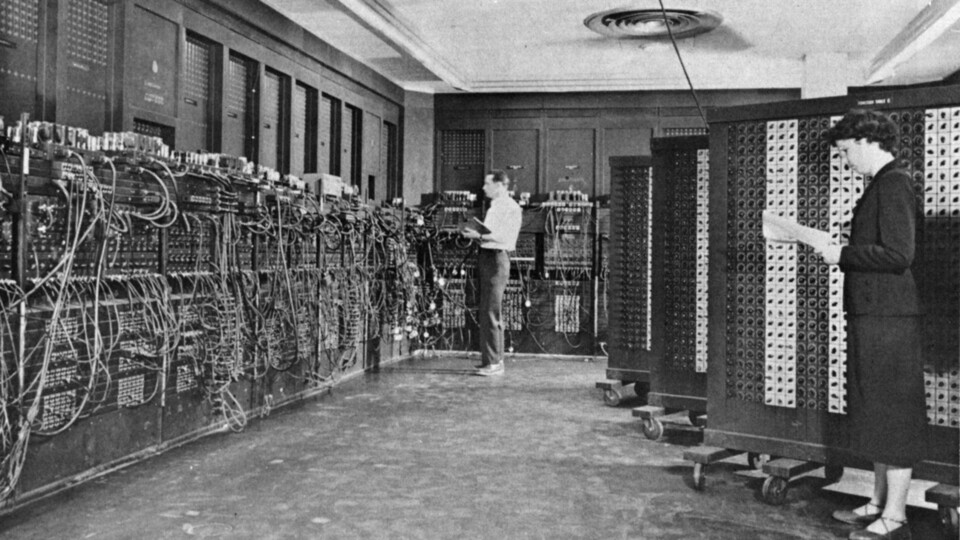 Der ENIAC war bis 1955 in Betrieb. In der Zeit wurde er mehrfach angepasst und erweitert. (Bildquelle: U.S. Army Photo)