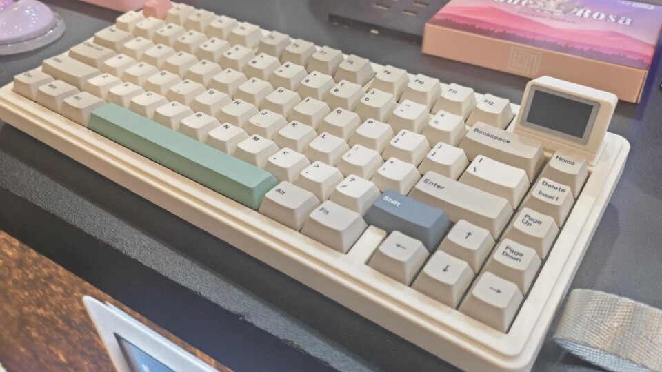 Epomakers Retro-Tastatur vereint moderne Features mit einem klassischen Look. (Bildquelle: Jusuf HaticGameStar Tech)