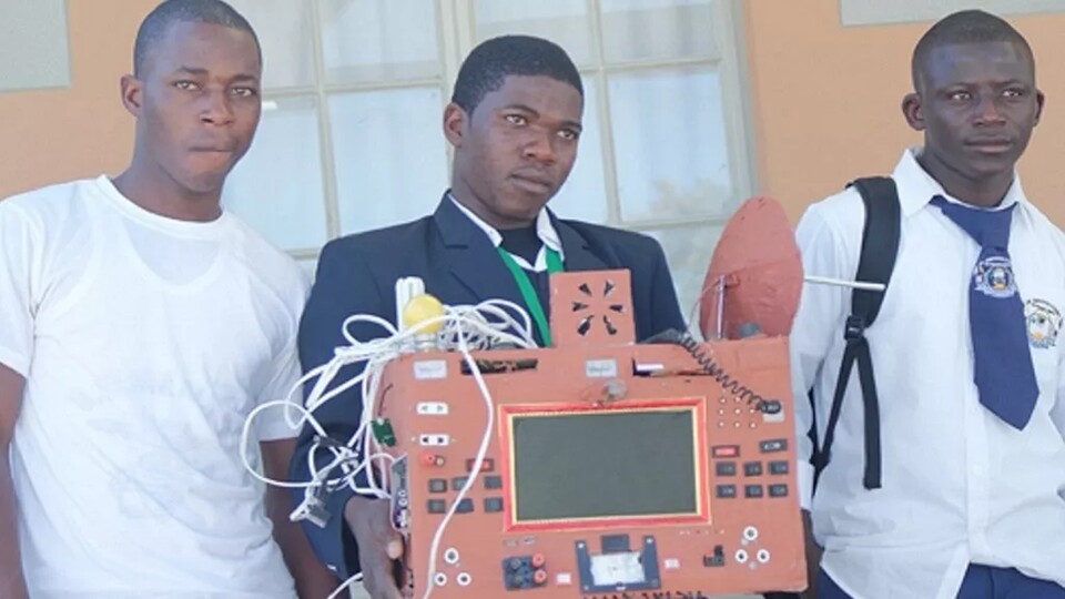Der erste Prototyp erinnert mehr an ein Sci-Fi-Gerät als an ein Mobiltelefon. (Bildquelle: venturesafrica.com newera.com.na)