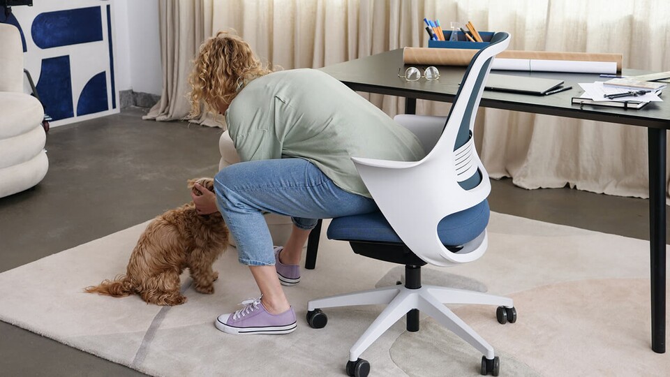 Der Ergotopia WellBack passt definitiv in jeden Raum, egal ob Arbeits- oder Wohnzimmer – und wirkt dabei trotzdem schlicht und modern!