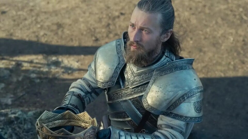 In der ersten Staffel besorgt Ser Erryk Cargyll Rhaenyra die Krone ihrer Vorfahren, indem er sie aus dem roten Bergfried in Königsmund stiehlt. Bildquelle: HBO.