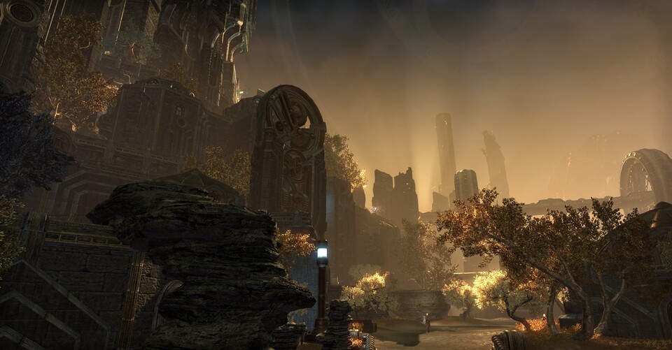 Glühende Blätter, herausstechende Details: Ein Sonnenaufgang in der Stadt der Uhrwerke bietet viel fürs Auge.