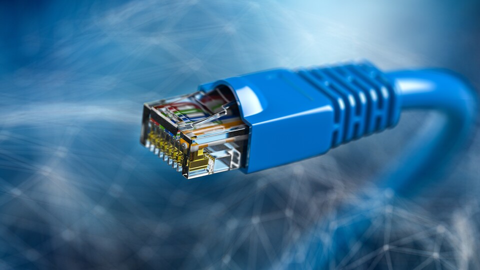 Das Ethernet-Kabel ist oftmals die bessere Lösung im Vergleich zu WLAN. (Bild: Maksym Yemelyanov - adobe.stock.com)