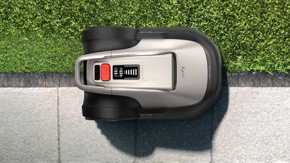 Mähroboter mit Kantenmähen: Der Eufy E15 fährt über Rasenkanten, um bei flachen Übergängen wirklich 100% zu mähen.