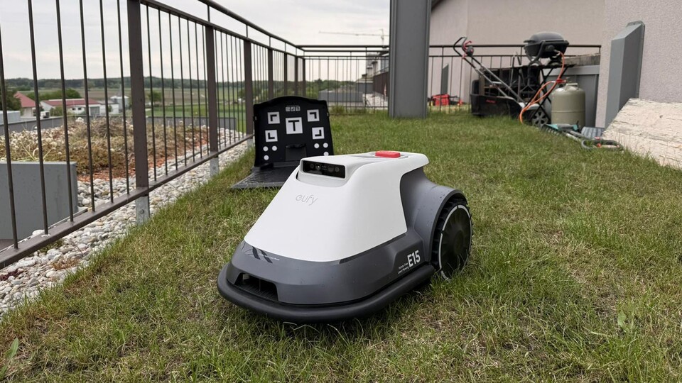 Ich muss zugeben, dass der eufy E15 nicht ganz so elegant aussieht wie manch anderer. Doch wie man so schön sagt, kommt es auf die inneren Werte an, nicht auf das Äußerliche.