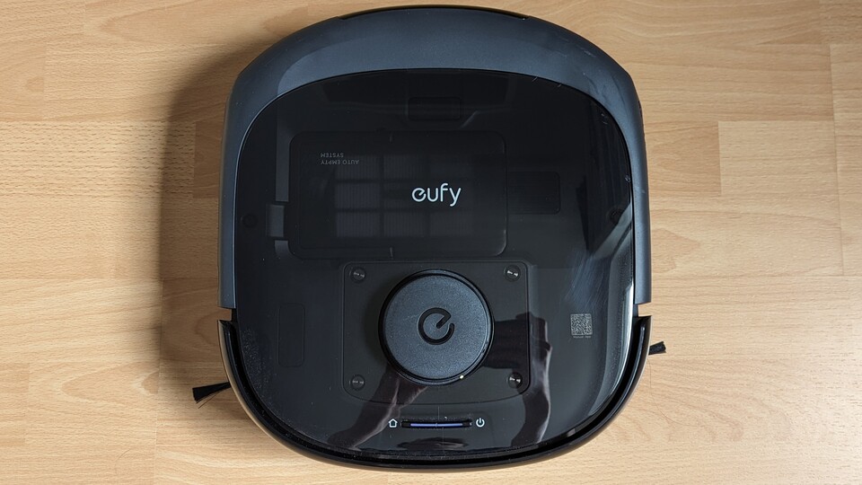 Auf den ersten Blick ist der Eufy Omni E28 ein ganz schöner Brocken, ist dafür aber erstaunlich flink unterwegs.