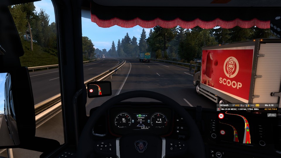 Für das beste Erlebnis im Euro Truck Simulator 2 empfehlen wir ein Lenkrad, aber auch mit Gamepad und sogar Maus und Tastatur klappt die LKW-Steuerung ganz gut.