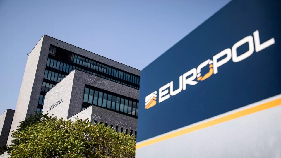 Bei Europol handelt es sich um die polizeiliche Behörde der Europäischen Union. Sie sitzt in Den Haag und koordiniert die Bekämpfung der grenzüberschreitenden organisierten Kriminalität. (Bildquelle: Europol)