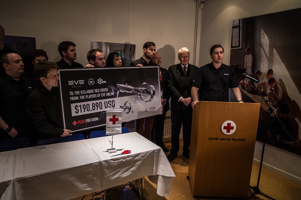 Am 10. Dezember hat CCP die Spenden dem Isländischen Roten Kreuz übergeben.