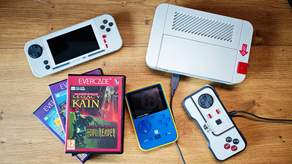 Die Handhelds und Konsolen von Evercade verwenden noch echte Spielekassetten auf denen die Spiele vollständig installiert sind. (Bildquelle: Duy Linh DinhGameStar Tech)